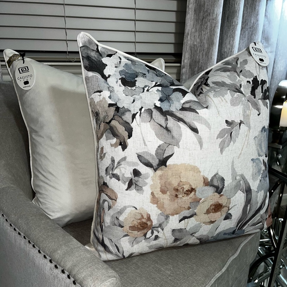 1-NWT CALLISTO HOME FLORAL
DESIGN DECORATIVE PILLOW - Picture 10 of 16